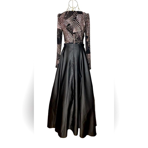 Betsy & Adam Black & Gold Long Sleeve Glitter Gianni Maxi Gown w/ Pockets Size 4 - Picture 4 of 16